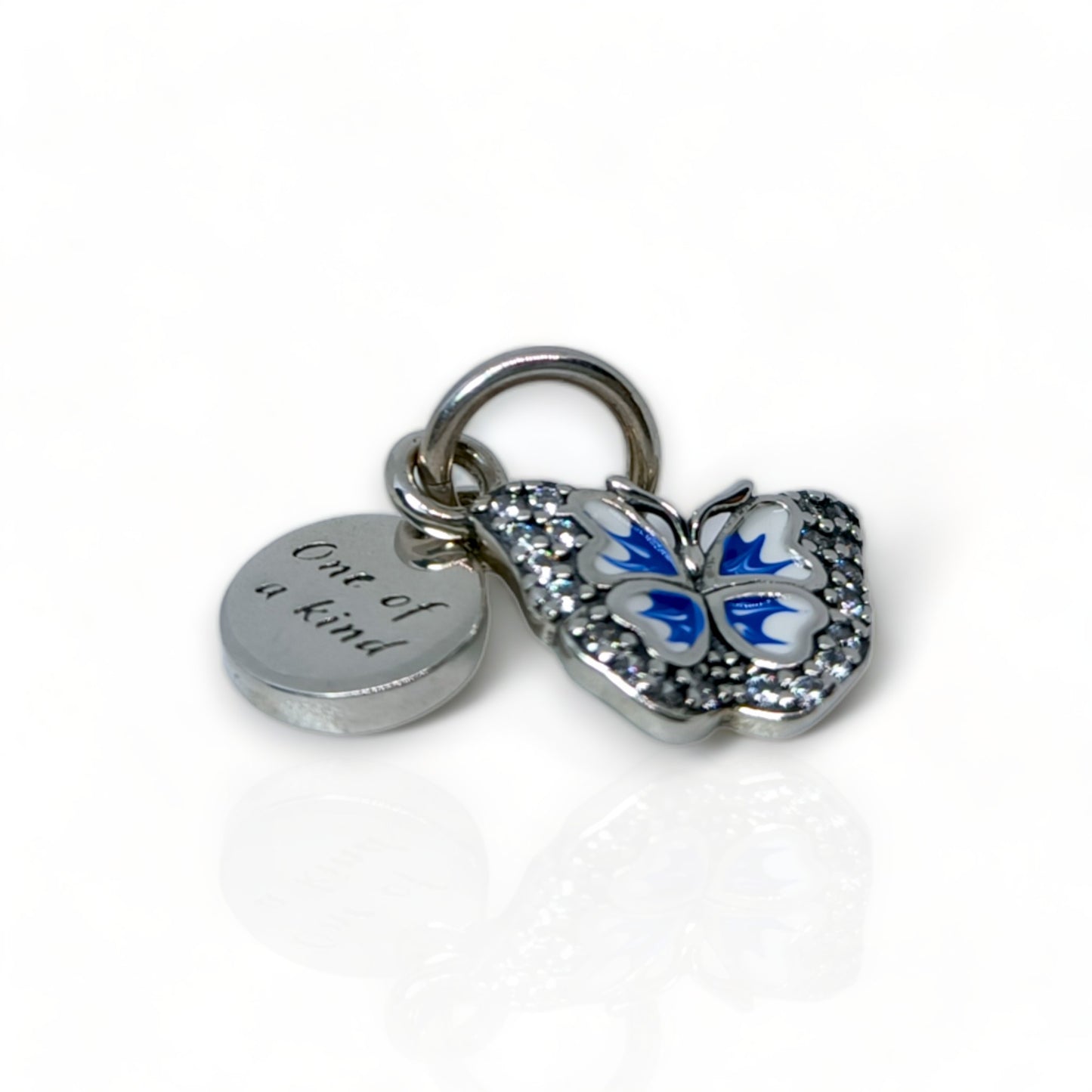 pandantiv tip charm fluture